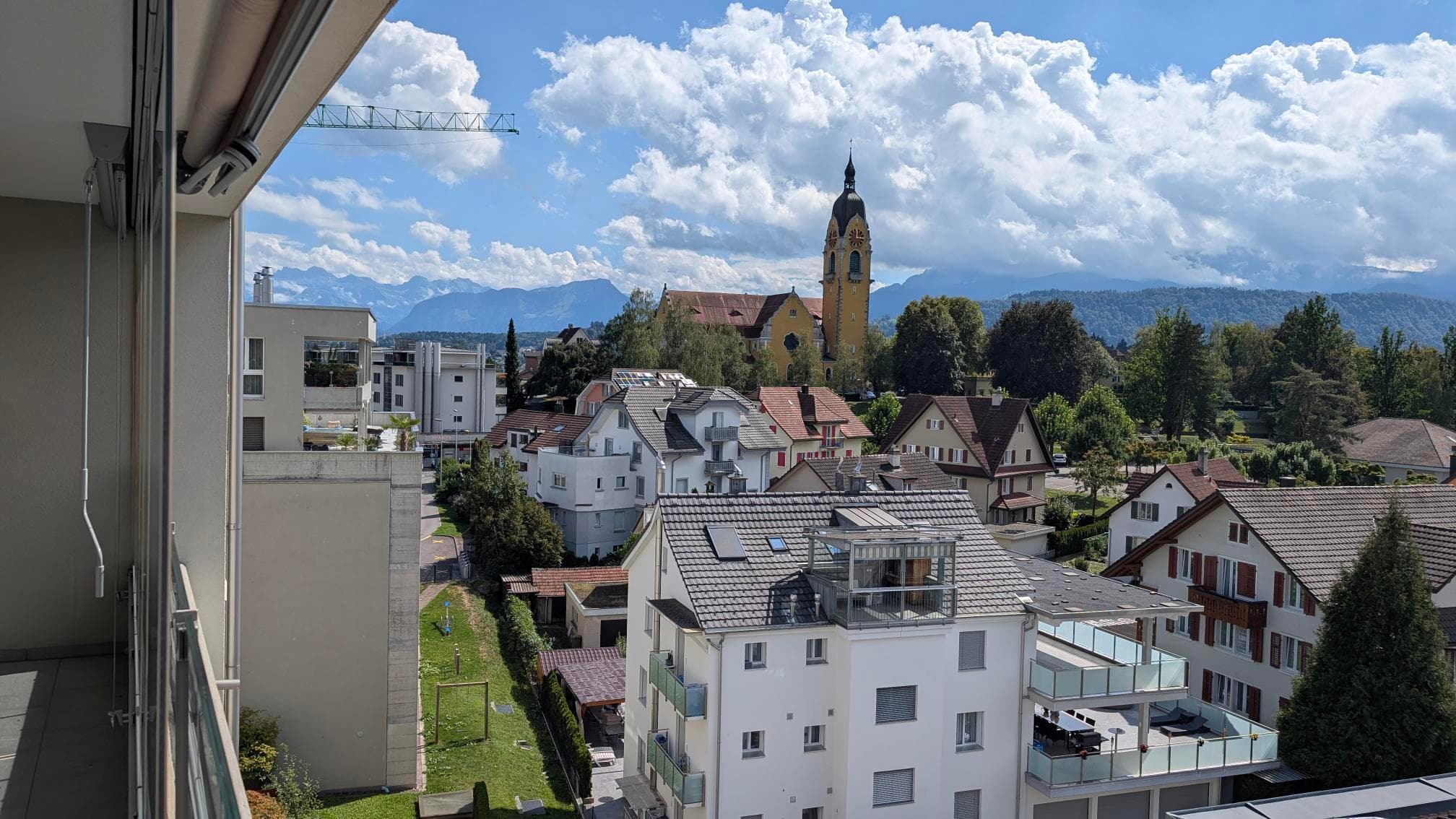 Grosszügige 4.5-Zimmerwohnung mit Pilatusblick, verglastem Balkon und Schwedenofen